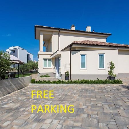 Studio Apartment Lucija Krk Town Exterior photo
