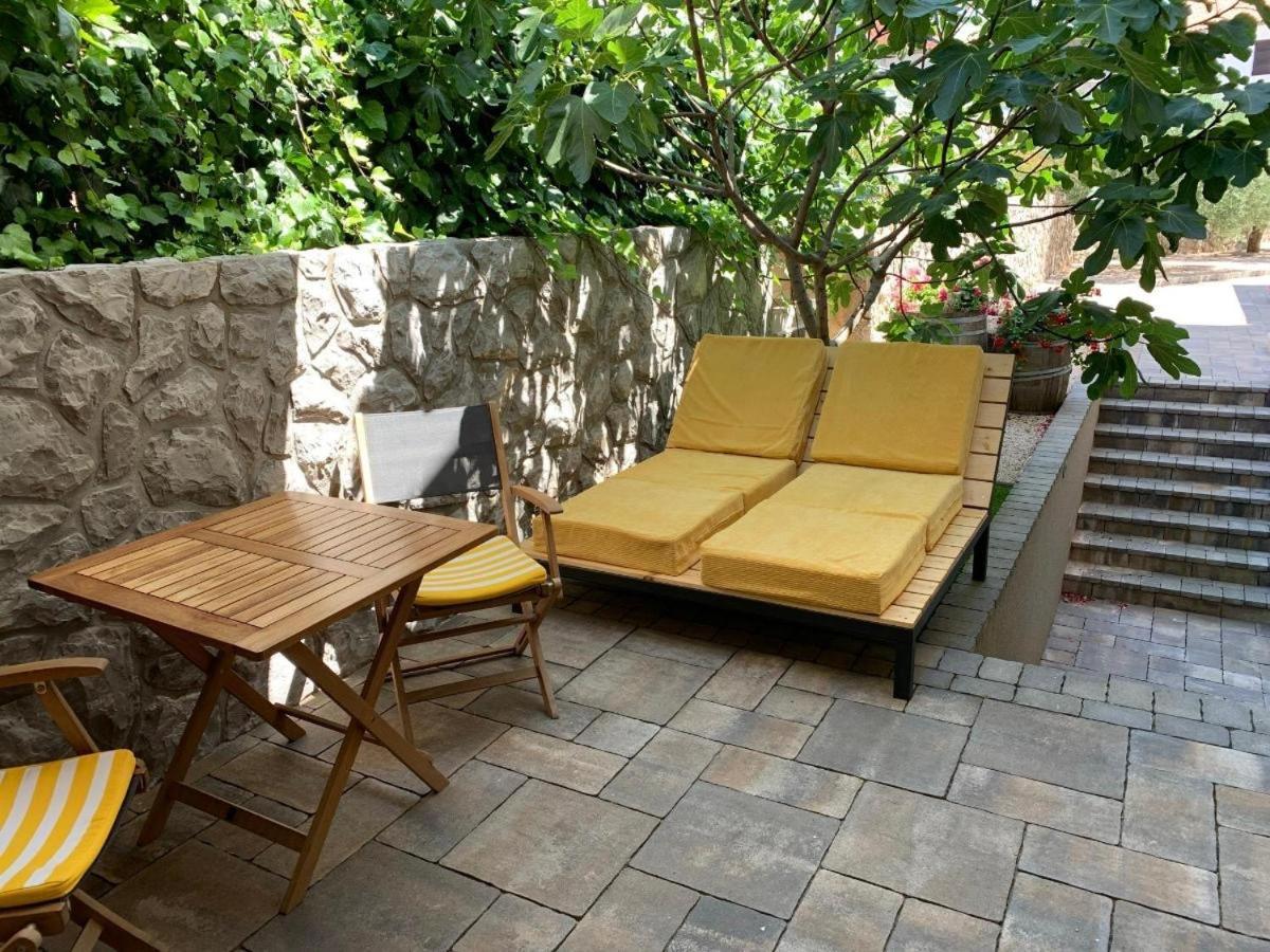 Studio Apartment Lucija Krk Town Exterior photo