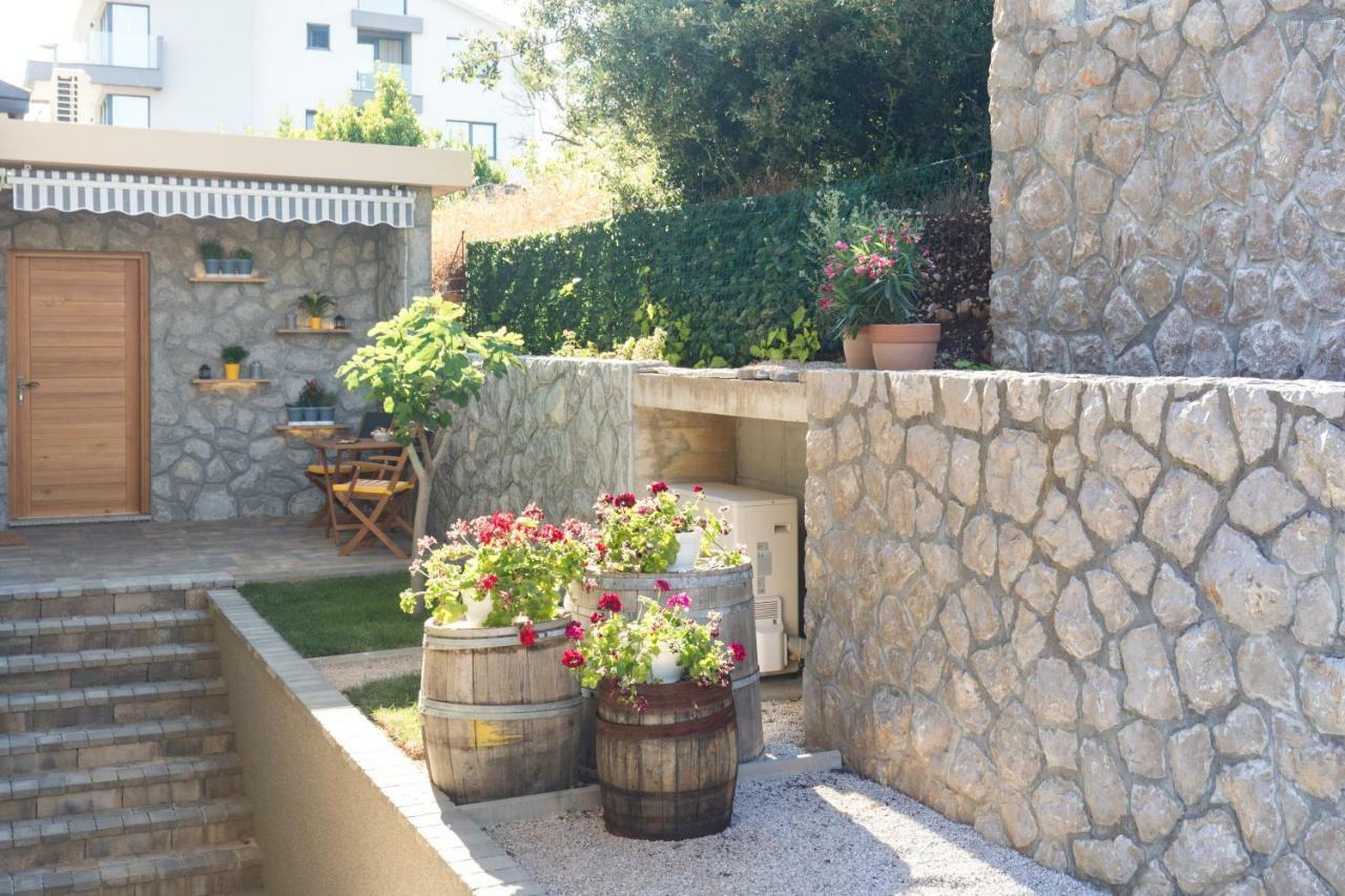Studio Apartment Lucija Krk Town Exterior photo